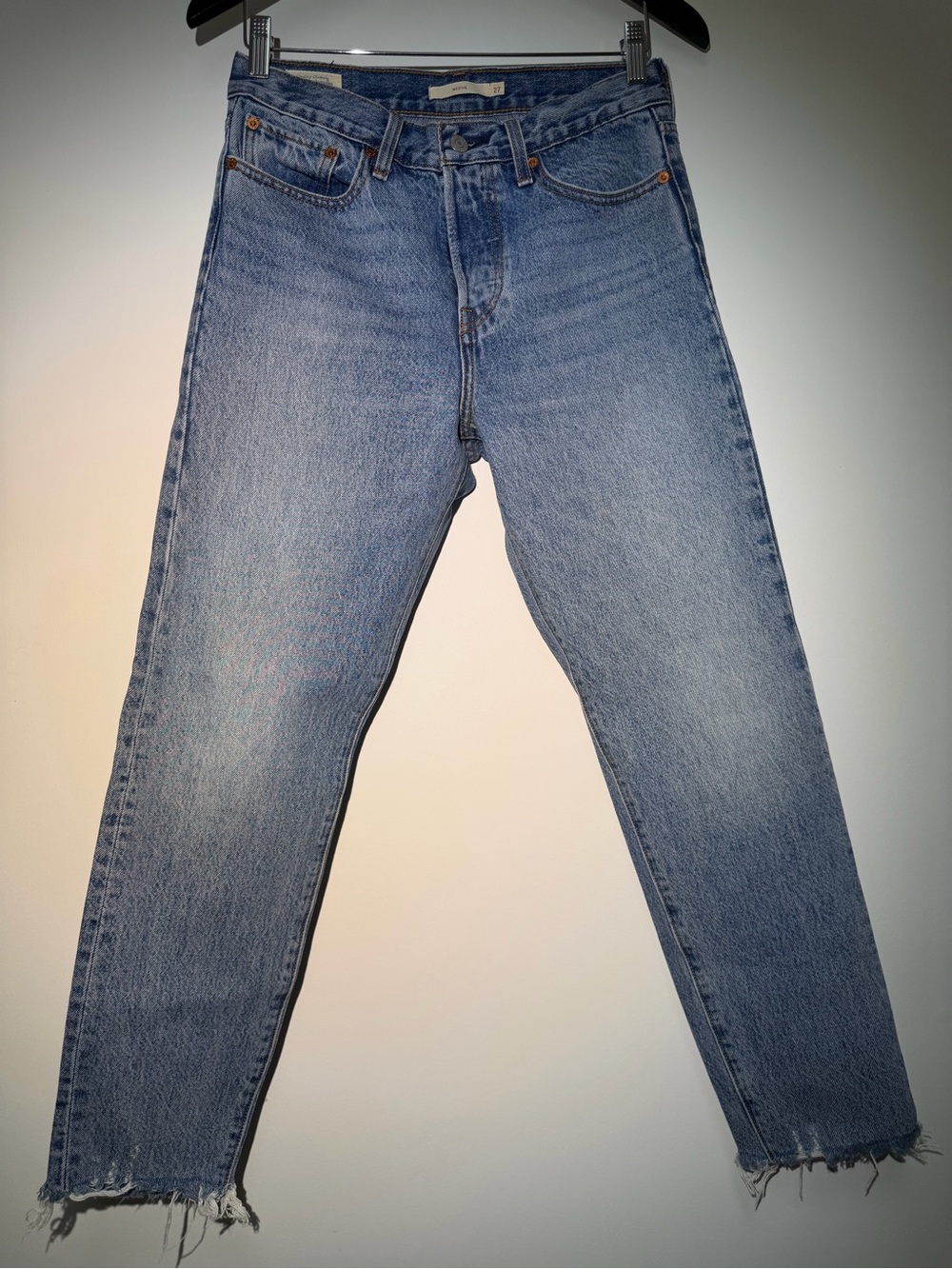Levi’s Wedgie Denim 27 Distressed Hem
